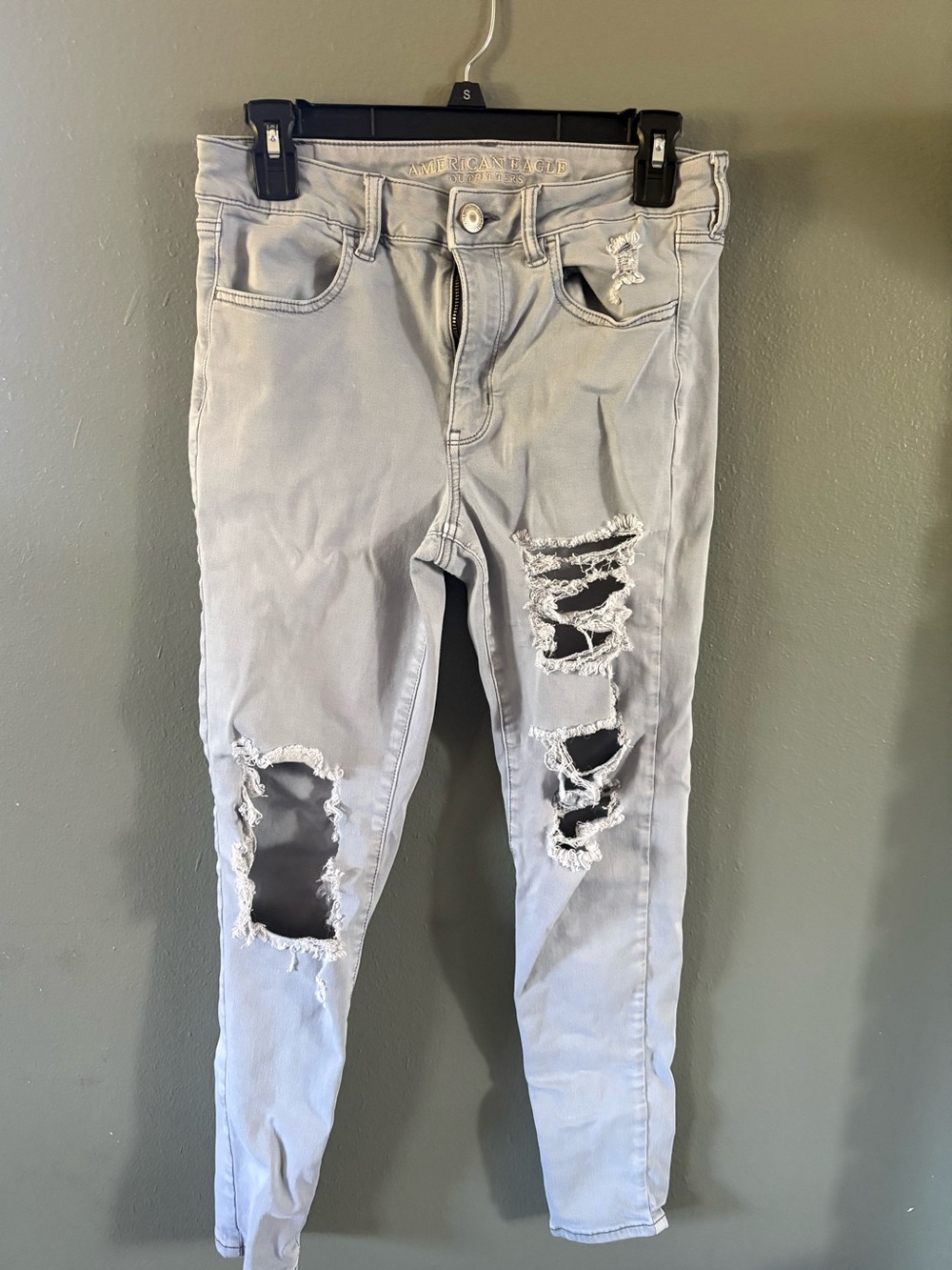 American Eagle Light super stretch x Gray Distressed Skinny Jeans size 8